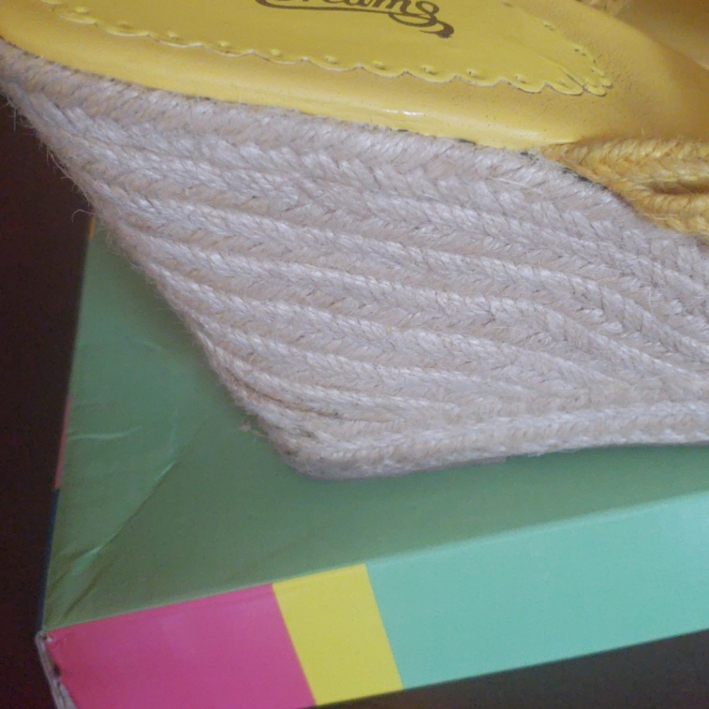 Shoes - Picture 3 of 4